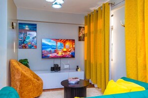 Business-lejlighed | Opholdsområde | 24-tommers smart-tv med digitale kanaler
