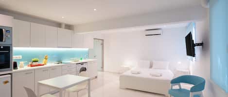 Exclusive Studio, 1 Double Bed, Non Smoking, Kitchen | In-room safe, individually decorated, individually furnished