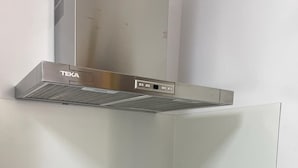 A kitchen with a black induction cooktop and a stainless steel range hood. - Apartamentos Casa Rural Guadá (Valle Gran Rey)