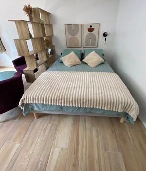 1 chambre, fer et planche à repasser, accès Internet, draps fournis