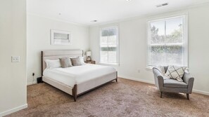 Desk, iron/ironing board, WiFi, bed sheets