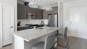 Fridge, microwave, oven, stovetop - Landing | Stylish 1BD, Gym, Clubhouse (Huntsville)