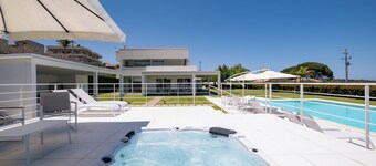 Luxury 3 bed villa with pool & Jacuzzi