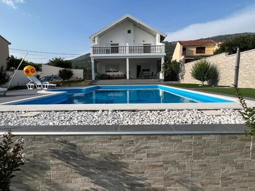 Villa with a pool beside the river Buna