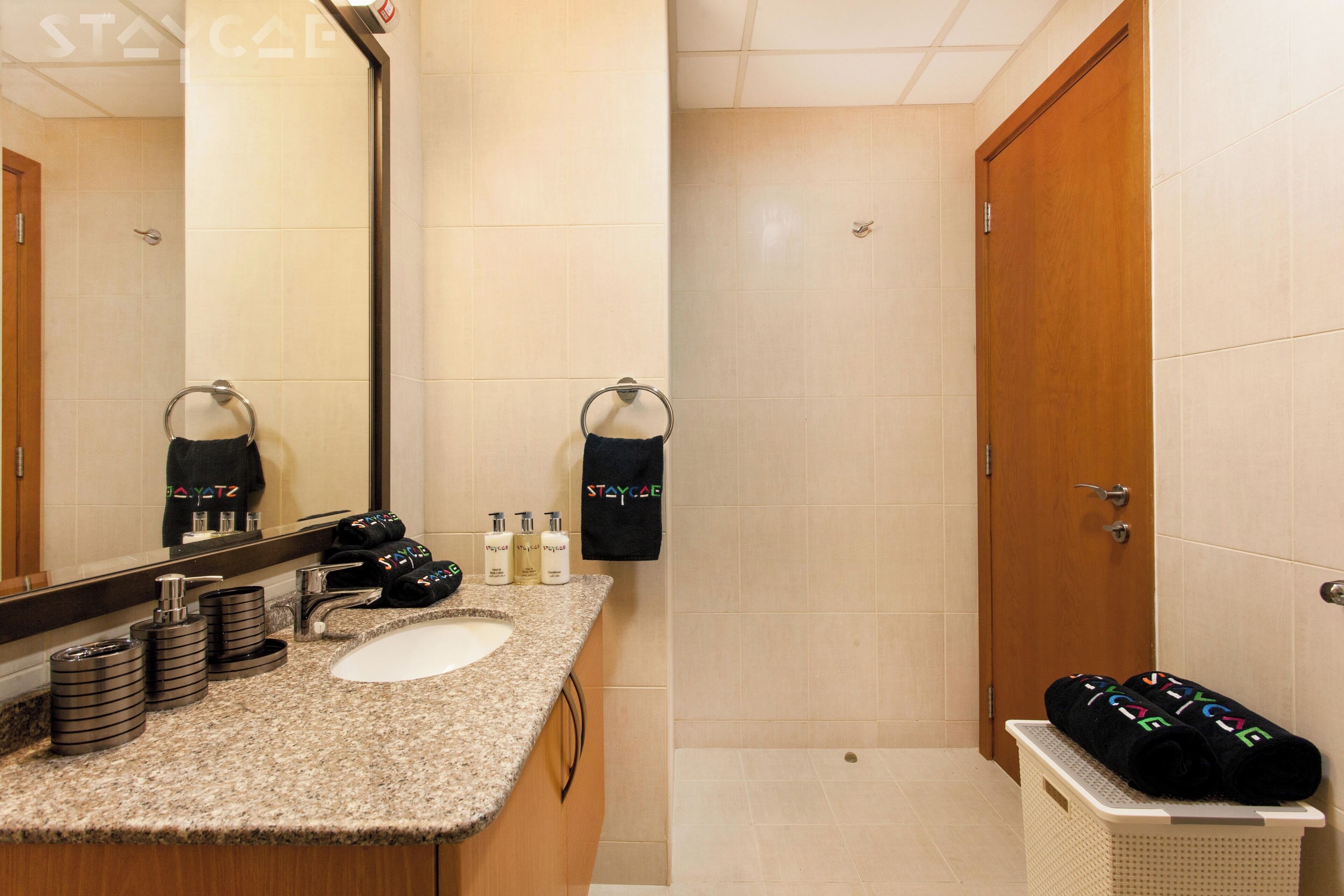 2 Bedroom Apartment | Bathroom | Towels