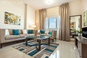 Down comforters, desk, free WiFi, bed sheets - Staycae Holiday Homes - Suburbia (Dubai)