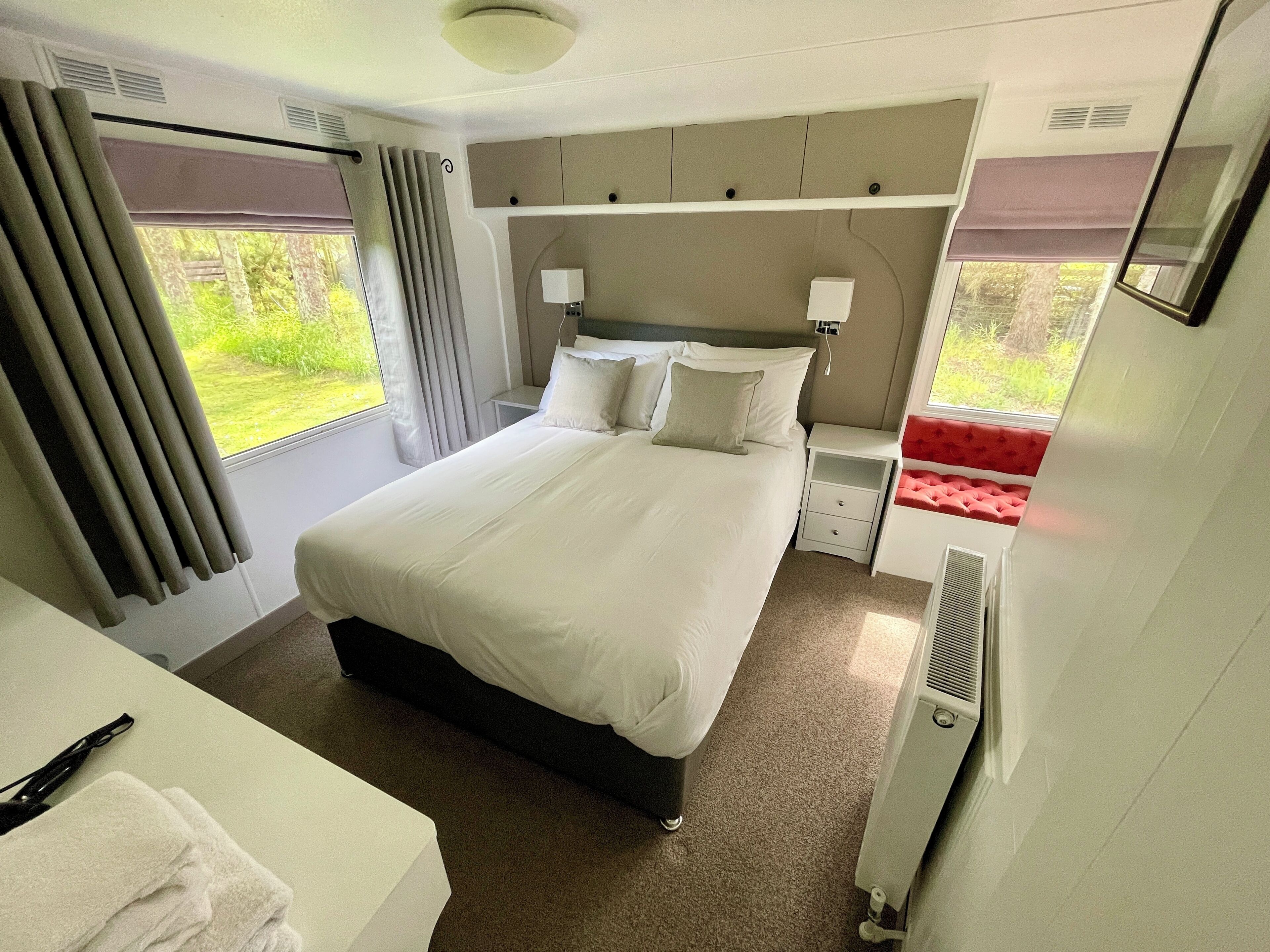 Casa estándar, 2 habitaciones, vista al jardín | Tabla de planchar con plancha, wifi gratis y ropa de cama 