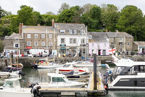 Townhouse in Padstow, parking, short walk to Harbour