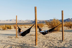 Beach - The White Owl House ☆pool ☆private ☆gorgeous views (Joshua Tree)