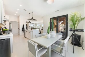 Dining - The Desert Rocks / Luxury Boulder Villa / By Desert Spirit (Yucca Valley)