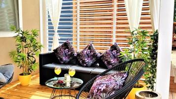 Hus (Mobile Home Nensi Two bedroom) | Vardagsrum | 32-tums platt-tv med digitalkanaler