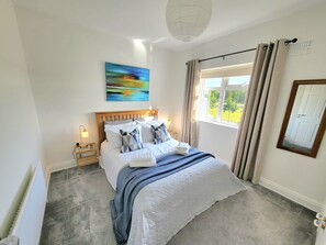 4 bedrooms, desk, iron/ironing board, free WiFi