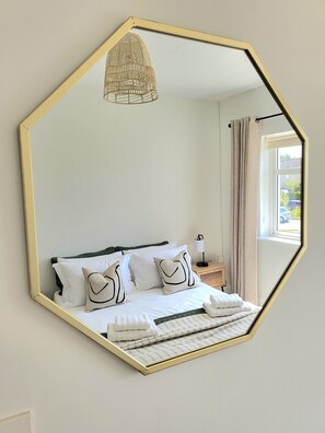 4 bedrooms, desk, iron/ironing board, free WiFi