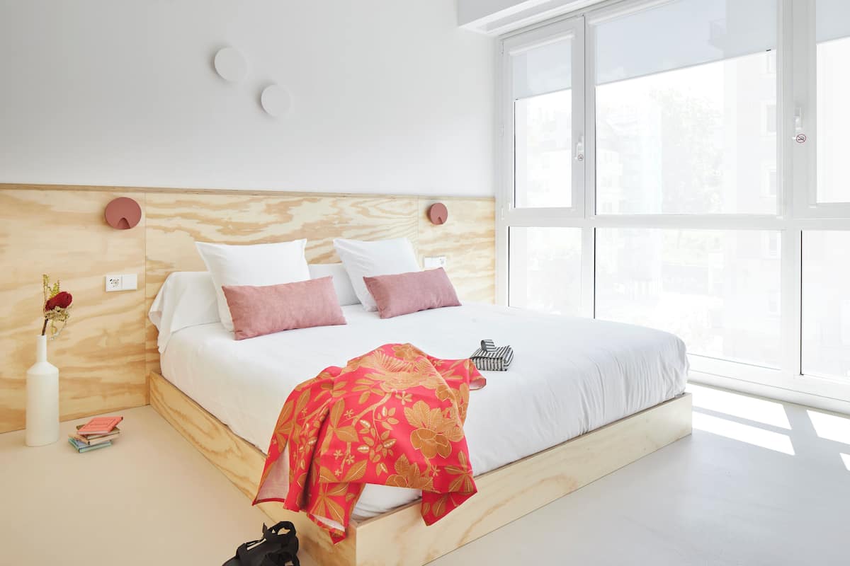 Deluxe Studio, City View | Laptop workspace, soundproofing, free WiFi