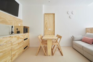 Studio Deluks, pemandangan kota | Ruang makan