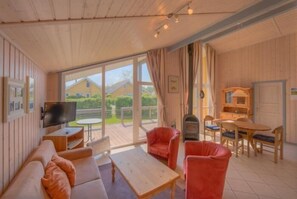 TV, fireplace - Haubentaucher Classic 81 - Kleines Ferienhaus für bis zu 4 Personen (Rechlin-Nord)