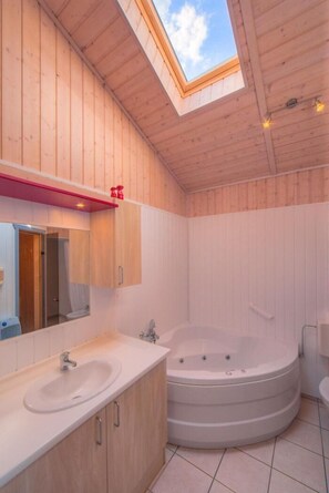 Shower - Haubentaucher Classic 81 - Kleines Ferienhaus für bis zu 4 Personen (Rechlin-Nord)