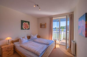 2 bedrooms, free WiFi - Kapitänsdeck 404 - Großzügiges Ferienapartment auf 2 Ebenen mit Müritzblick (Rechlin-Nord)
