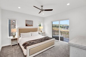 5 bedrooms, desk, iron/ironing board, free WiFi - Escape to the perfect mountain retreat with our luxurious 5-bedroom, 4-bathroom vacation rental, (Eden)