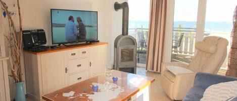 Televisie en een open haard