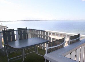 Outdoor dining - Kapitänsdeck 506 - Großzügiges Ferienapartment auf 2 Ebenen mit Müritzblick (Rechlin-Nord)
