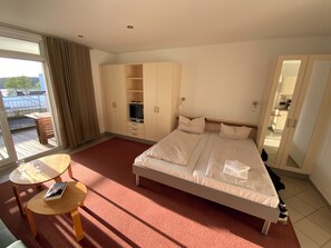 1 bedroom, desk, free WiFi, bed sheets