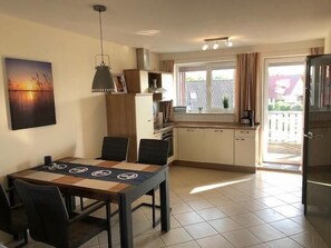 Dining - Mitteldeck 414 - Gemütliches Ferienapartment mit Blick auf die Müritz (Rechlin-Nord)