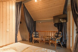 2 bedrooms, iron/ironing board, free WiFi