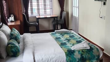 Deluxe Double Room, Balcony | Soundproofing, free WiFi
