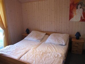 2 bedrooms, desk, free WiFi - Seeschwalbe Classic 37 - Großzügiges Ferienhaus mit Eigener Sauna und Whirlpool (Rechlin-Nord)