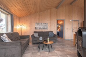 TV, fireplace - Seeschwalbe 23 - Das Skandinavische Familienhaus für 4 mit Sauna und Whirlpool (Rechlin-Nord)