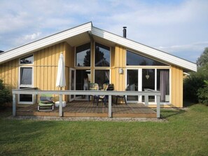 Terrace/patio - Seeschwalbe 44 - Das Skandinavische Familienhaus für 4 mit Sauna und Whirlpool (Rechlin-Nord)