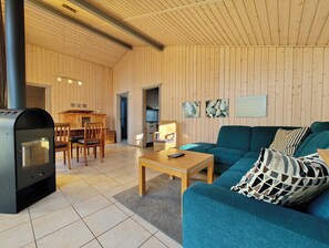 Fernseher, Kamin, DVD-Player, Stereoanlage