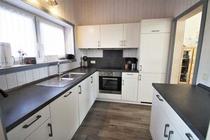 Réfrigérateur, four, plaque de cuisson, lave-vaisselle