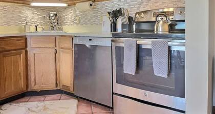 LilBear- Shuttle, FIreplace, Pool, Hot Tub.