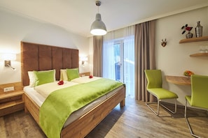 Classic Room, Balcony, Mountain View | Free cribs/infant beds, free WiFi, bed sheets - Landhaus Keil (Saalbach-Hinterglemm)