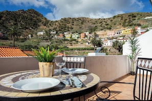 Outdoor dining - Casa Luisa, Old Town Vallehermoso (Vallehermoso)