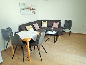 TV - Ferienwohnung mit Balkon in Strandnaehe (Starigrad)