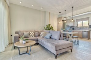 Smart TV, books - Astarte Villas - Casa Del Mare Beach Villa with Pool  (RRQ6+J86 Alykes, Greece)