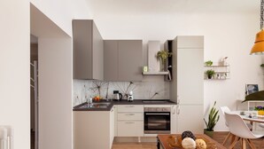 Coffee/tea maker, fridge, oven, stovetop - Elegant apartment for 5, DUOMO in 10" by subway M3 (Milano)