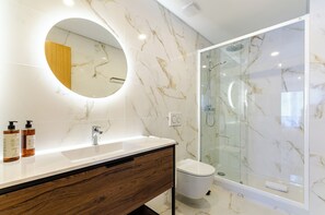 Bathroom - Morais Soares 131 (Lisbon)