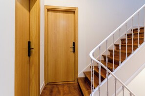 Interior - Morais Soares 131 (Lisboa)