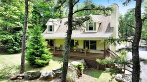 Exterior - *Pickleball~No-step accesss~Hot tub~Firepit~BBQ (Blakeslee)