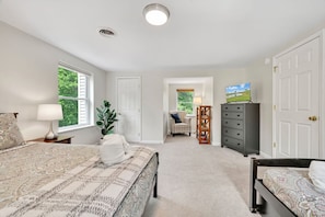 4 bedrooms, desk, iron/ironing board, free WiFi