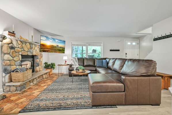 Smart TV, fireplace