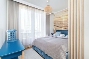 2 bedrooms, desk, iron/ironing board, WiFi - Cozy Apartment with Balcony | Parking | Work Space (Kołobrzeg)