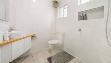 Shower, towels