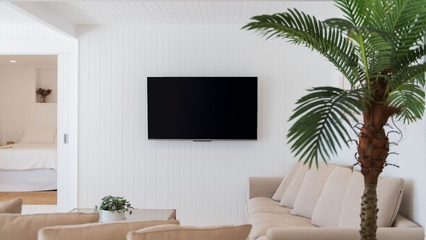 Unclassified image, 1 of 19, button - Recently refurbished, our airy and inviting self-contained lower duplex comfortably accommodates up (Crescent Head)