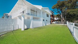 Unclassified image, 2 of 19, button - Recently refurbished, our airy and inviting self-contained lower duplex comfortably accommodates up (Crescent Head)