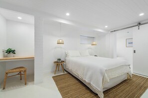 2 bedrooms, internet, bed sheets - Recently refurbished lower duplex (Crescent Head)